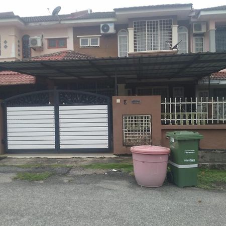 Ilham Homestay Kuantan Luaran gambar